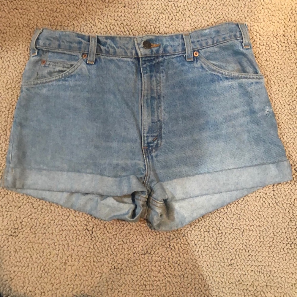 Vintage Levi’s high waisted denim shorts